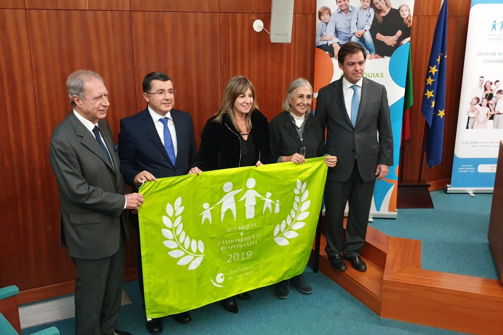 Góis honoured with the flag "Autarquia + Familiarmente Responsável" (Most Family Friendly Local Authority) 2019