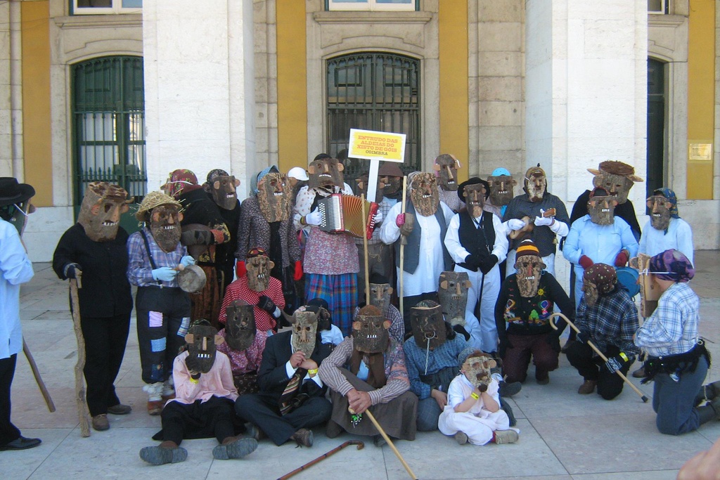 Aldeias do Xisto Shrove Tuesday Race in the Iberian Mask Parade 