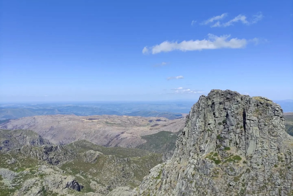 Célia Picard and Hannes Schreckensberger selected for the Humus artistic residency,