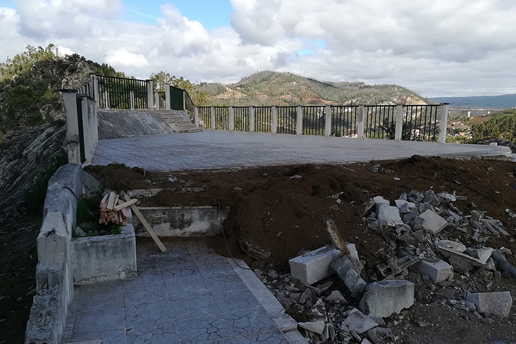 Casal de São Simão: Implementação de passadiço e requalificação do Miradouro em curso