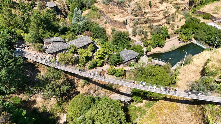 Nova ponte pedonal renova ligação entre margens em Foz d’Égua