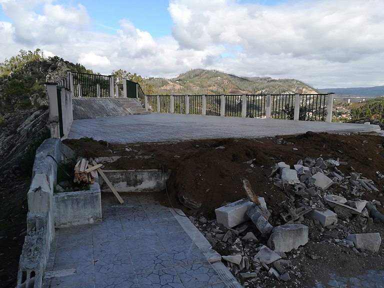 Casal de São Simão: Implementação de passadiço e requalificação do Miradouro em curso